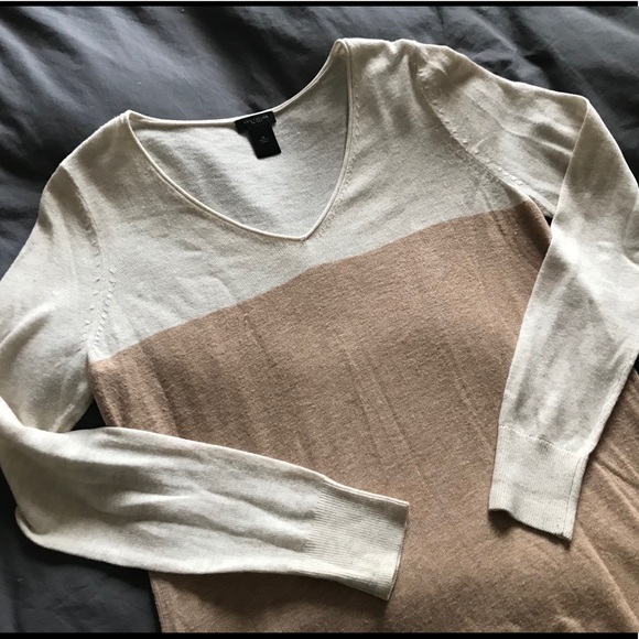 Ann Taylor Factory V-Neck Sweater, M. - Picture 5 of 8